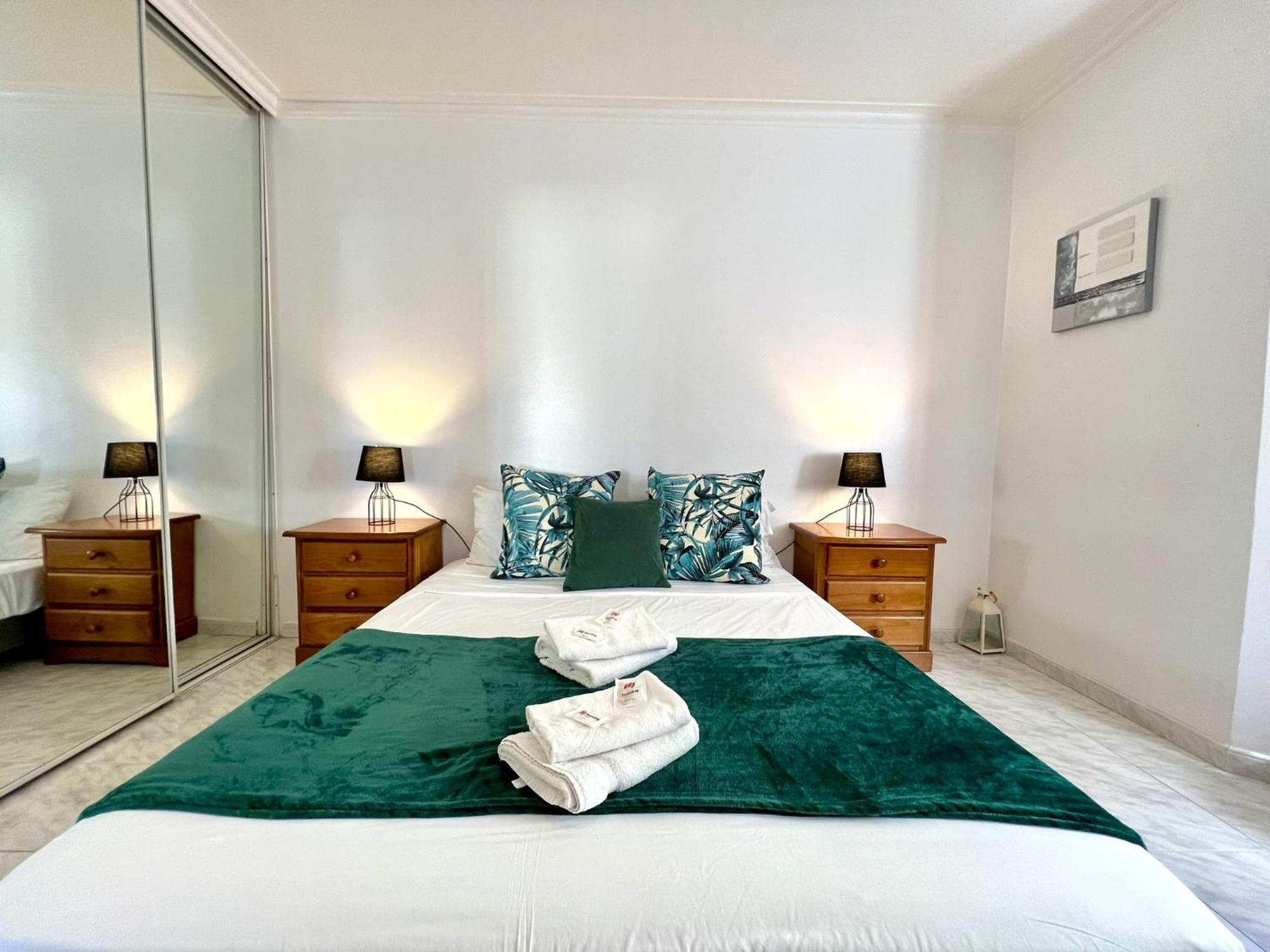 Albufeira Concept 2 With Pool By Homing Apartamento Gale  Exterior foto